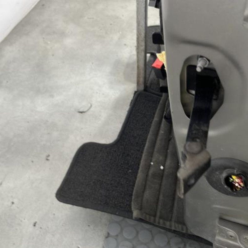 Porte avant gauche PEUGEOT 208 1 Photo n°5