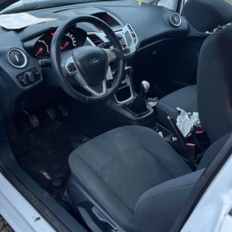 Vitre avant gauche FORD FIESTA 6 Photo n°12