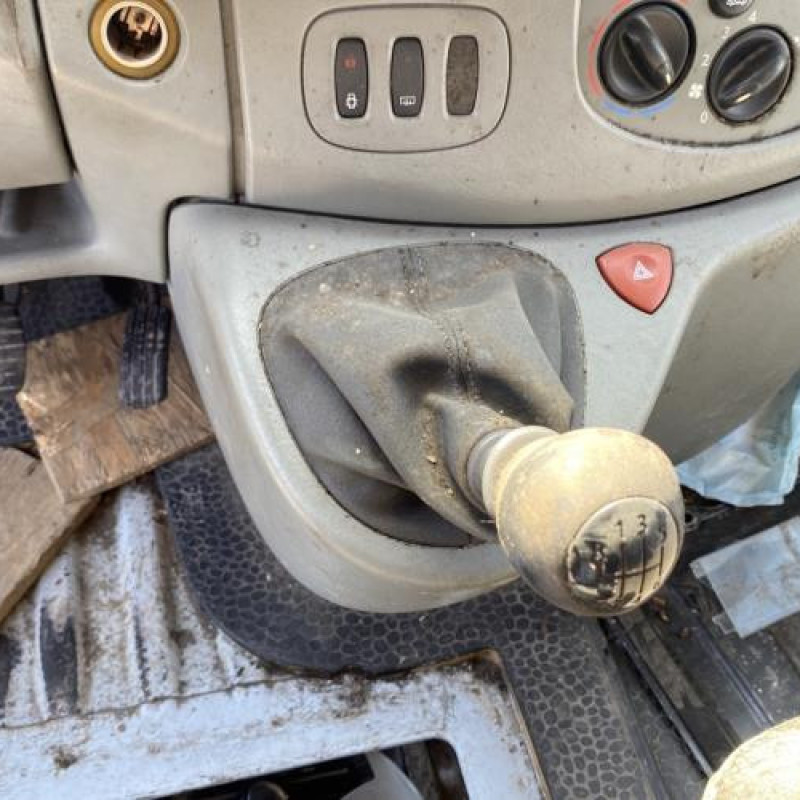 Crosse arriere droit RENAULT TRAFIC 2 Photo n°19