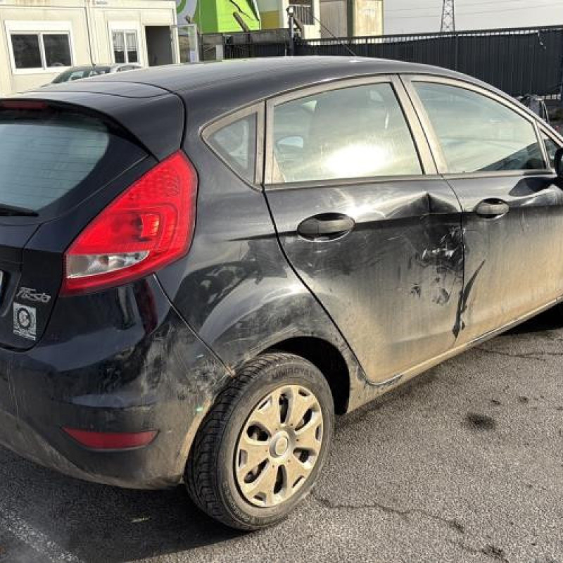 Pare choc arriere FORD FIESTA 6 Photo n°20