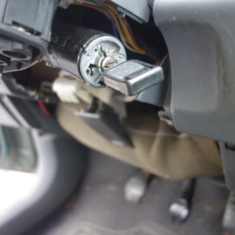 Verin de coffre RENAULT CLIO 1 Photo n°3