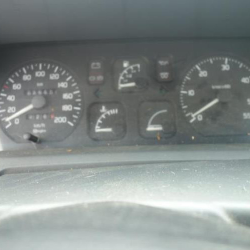 Verin de coffre RENAULT CLIO 1 Photo n°8