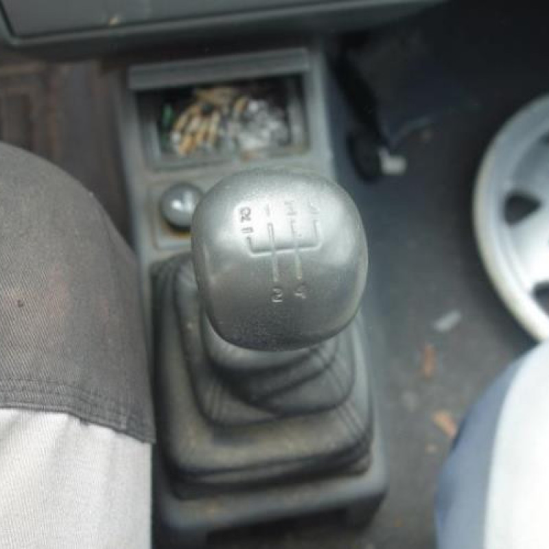 Verin de coffre RENAULT CLIO 1 Photo n°9