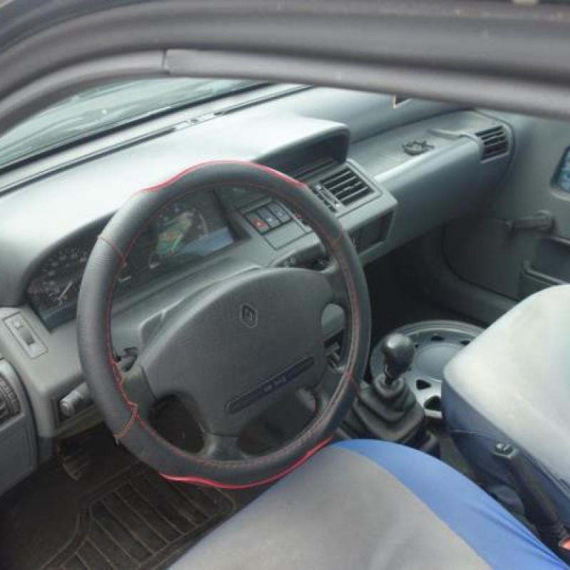 Verin de coffre RENAULT CLIO 1 Photo n°10