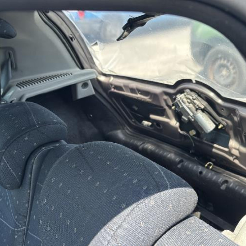 Poignee interieur arriere droit RENAULT CLIO 2 Photo n°11