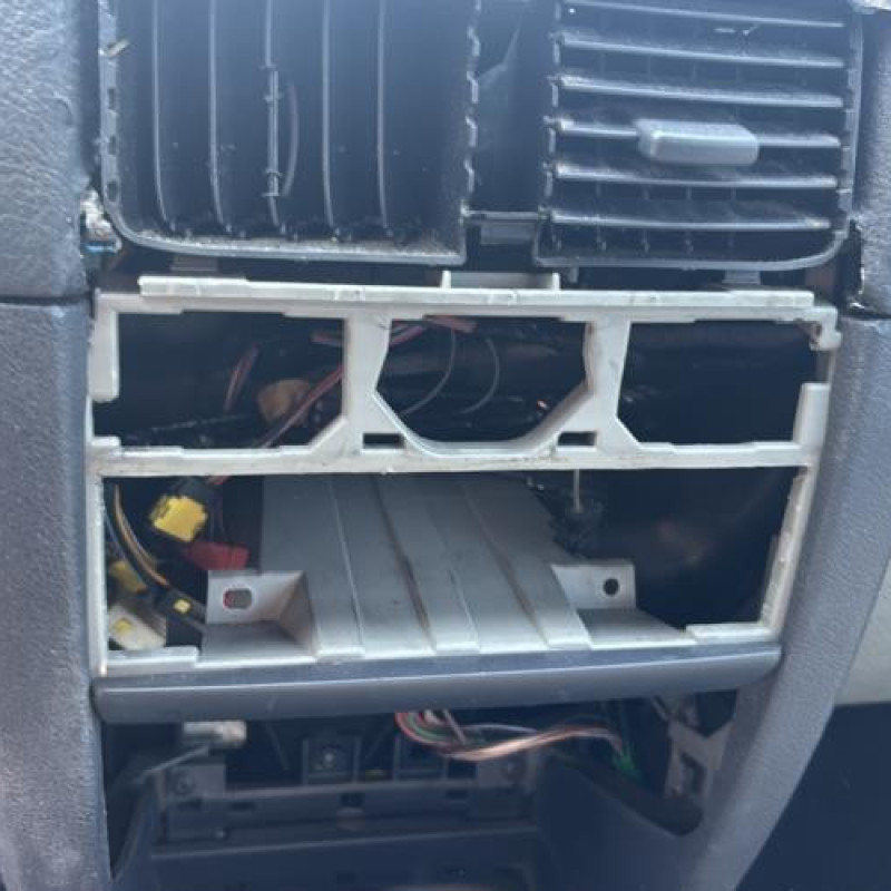 Poignee interieur arriere droit RENAULT CLIO 2 Photo n°16