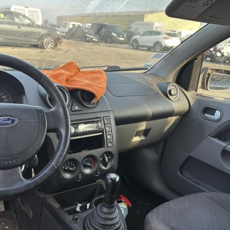 Aile avant gauche FORD FIESTA 5 Photo n°16