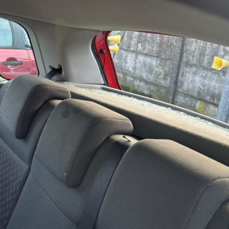 Vitre arriere gauche FORD FIESTA 5 Photo n°15