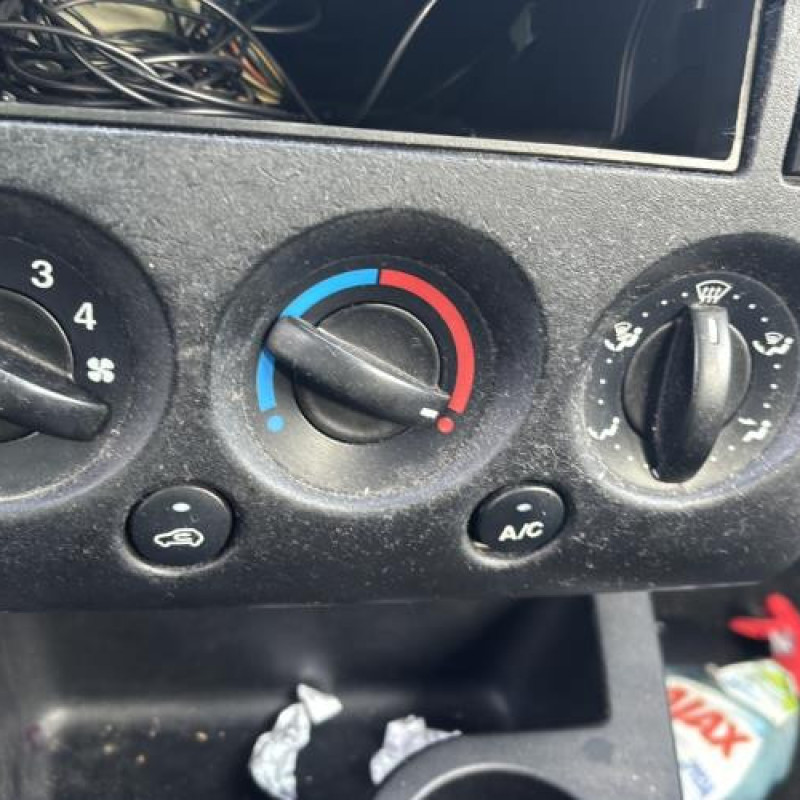 Vitre arriere gauche FORD FIESTA 5 Photo n°20