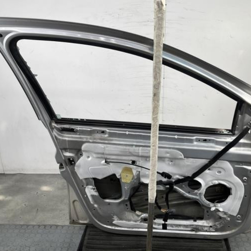 Porte avant gauche RENAULT CLIO 3 Photo n°6