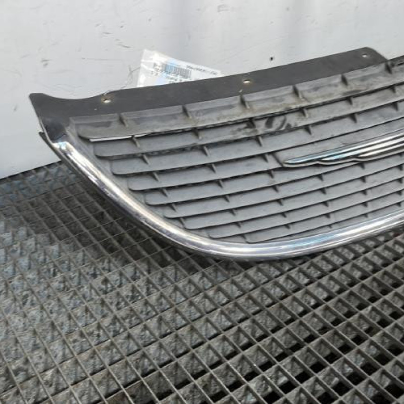 Calandre CHRYSLER GRAND VOYAGER 4 Photo n°3