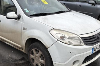 Pare choc arriere DACIA SANDERO 1