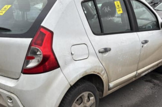 Pare choc arriere DACIA SANDERO 1