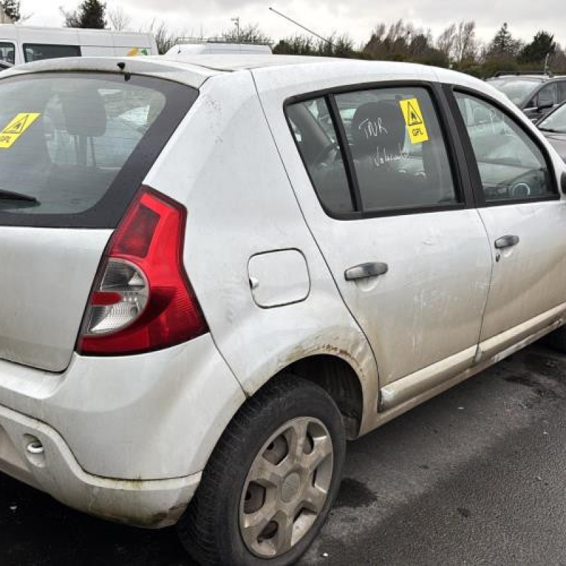 Pare choc arriere DACIA SANDERO 1 Photo n°9