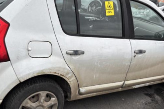 Pare choc arriere DACIA SANDERO 1