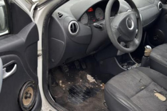 Pare choc arriere DACIA SANDERO 1