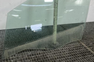 Vitre avant gauche RENAULT CLIO 4