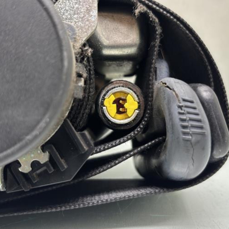 Pretensionneur de ceinture avant gauche MERCEDES CLASSE B 245 Photo n°3