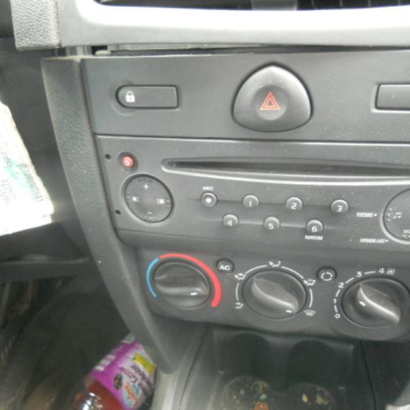 Bras essuie glace avant gauche RENAULT CLIO 2 CAMPUS Photo n°8