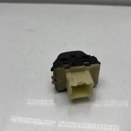 Interrupteur de leve vitre avant droit DACIA SANDERO 2