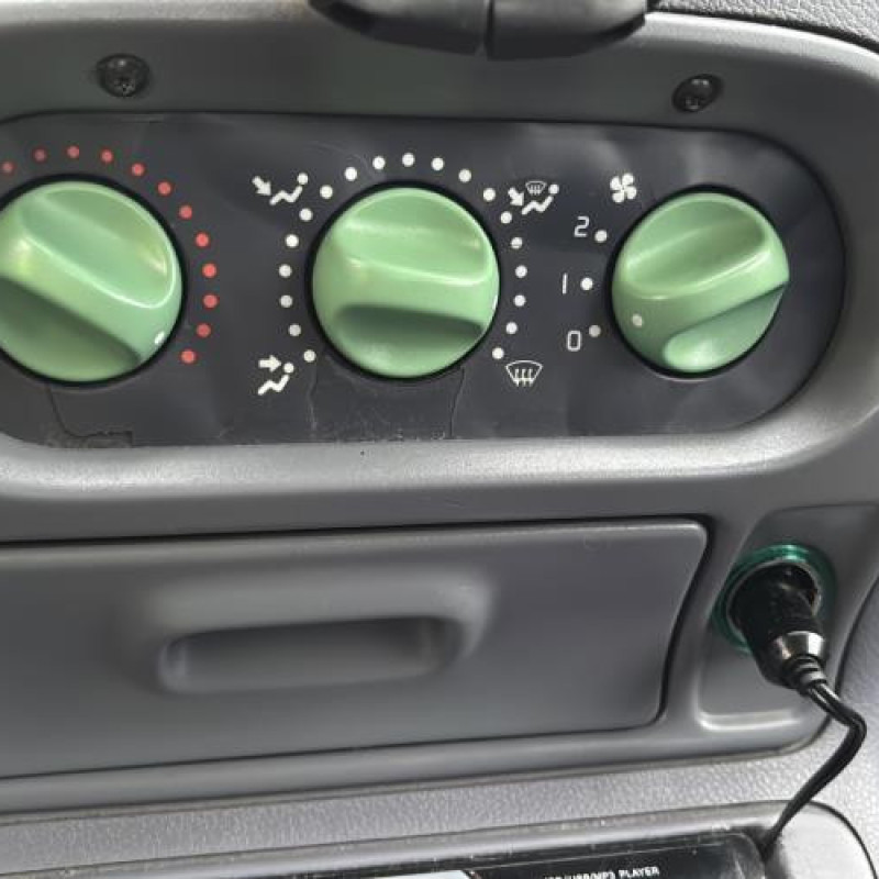 Vitre avant gauche RENAULT TWINGO 1 Photo n°17