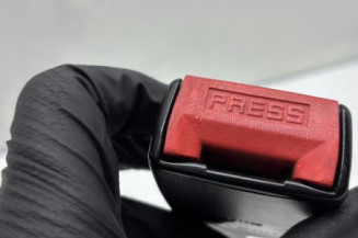 Attache ceinture avant droit PEUGEOT 405