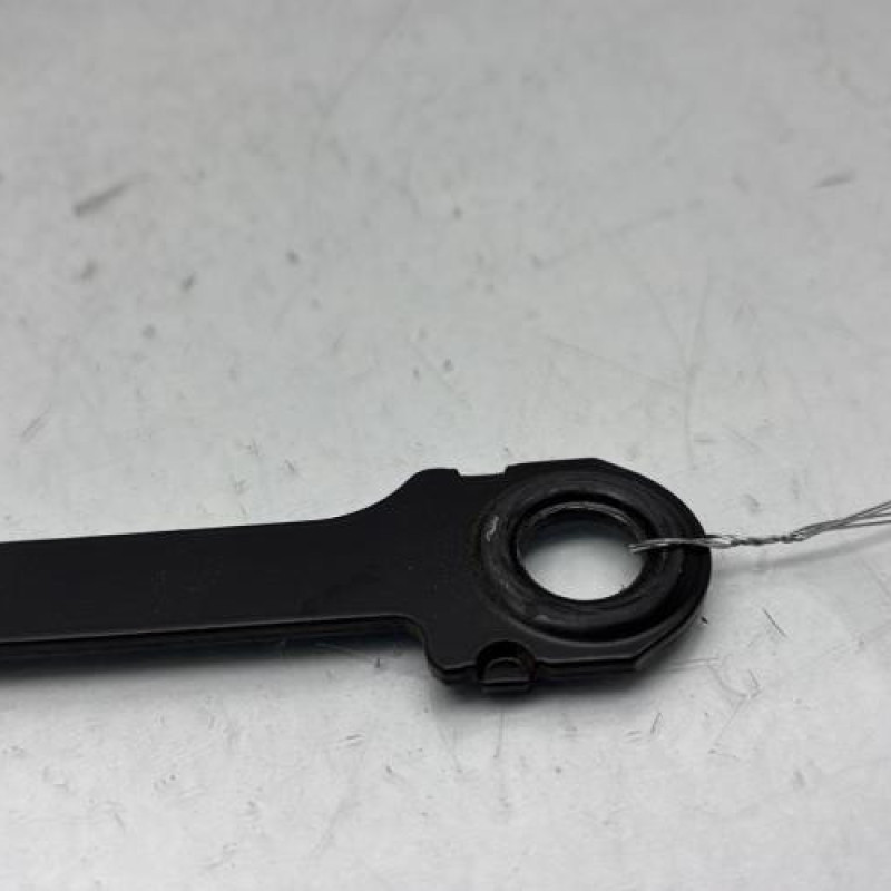 Attache ceinture avant gauche PEUGEOT 405 Photo n°2