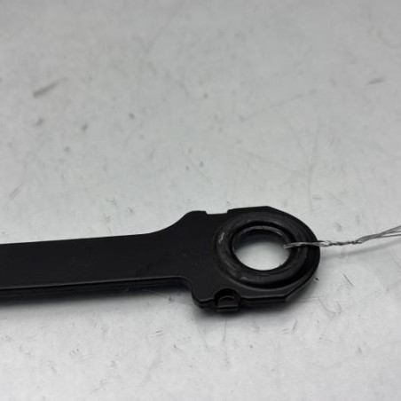 Attache ceinture avant gauche PEUGEOT 405