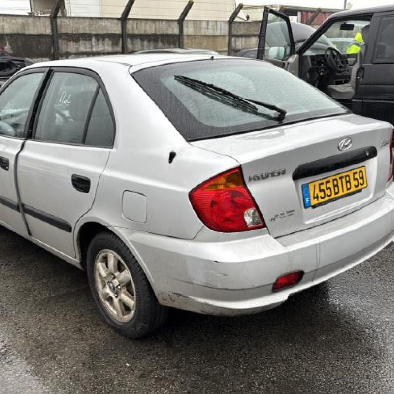 Pare choc arriere HYUNDAI ACCENT 2 Photo n°10