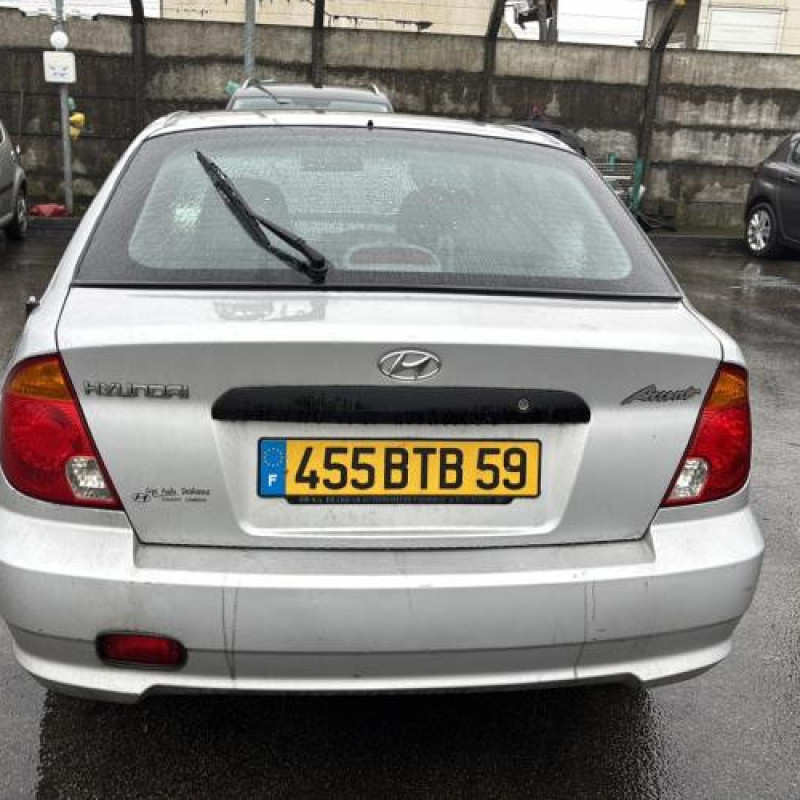 Pare choc arriere HYUNDAI ACCENT 2 Photo n°11