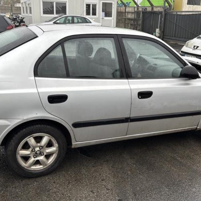 Pare choc arriere HYUNDAI ACCENT 2 Photo n°12