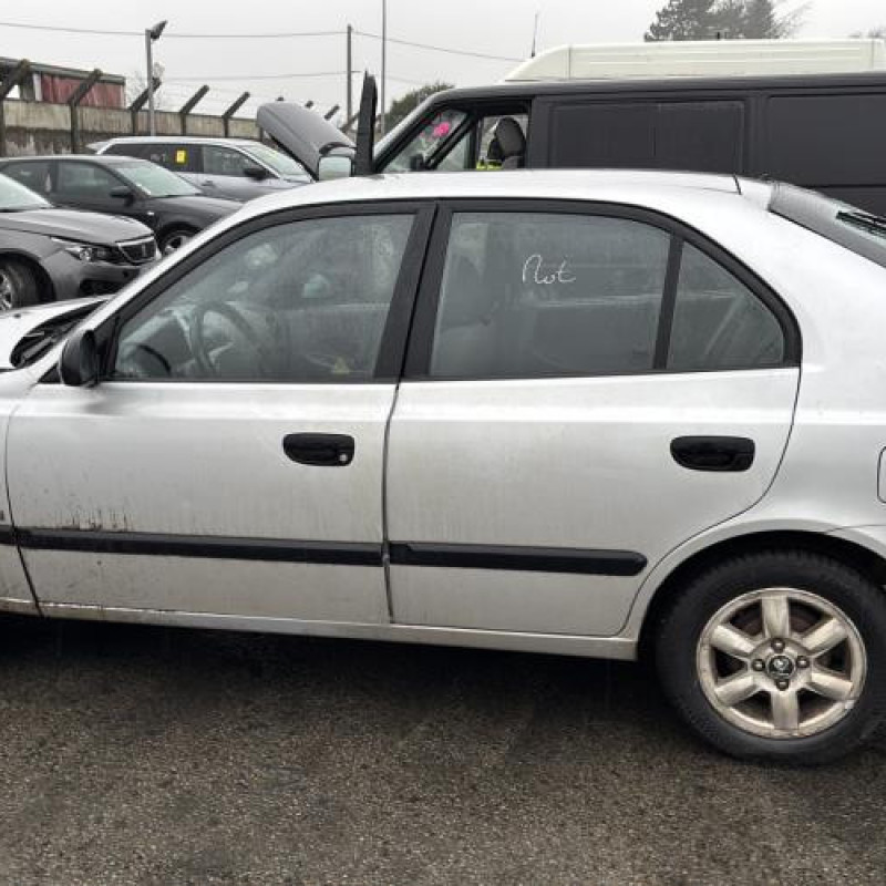 Pare choc arriere HYUNDAI ACCENT 2 Photo n°13