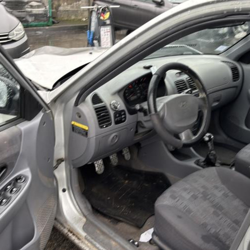 Pare choc arriere HYUNDAI ACCENT 2 Photo n°15