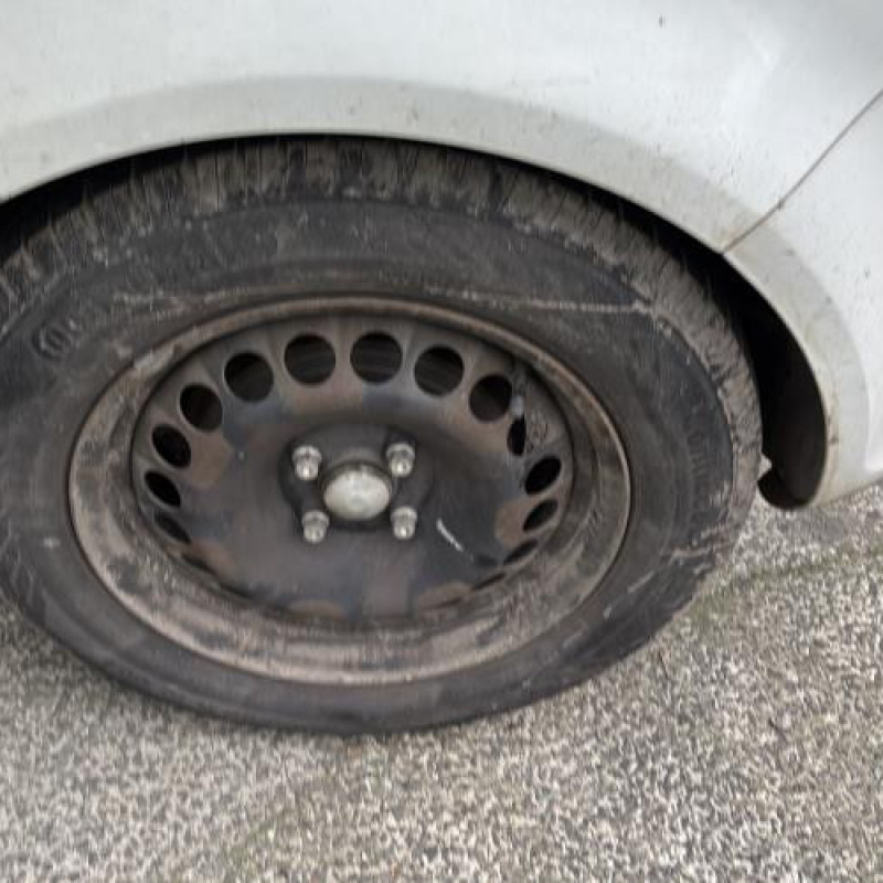 Pare choc arriere OPEL CORSA D Photo n°17