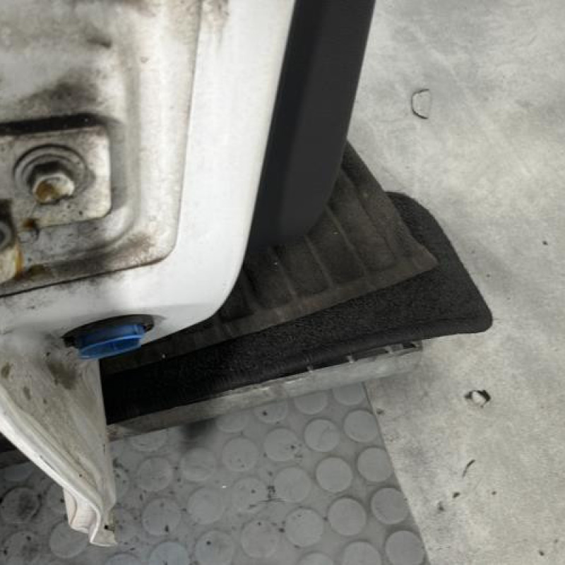 Porte arriere droit OPEL CORSA D Photo n°6