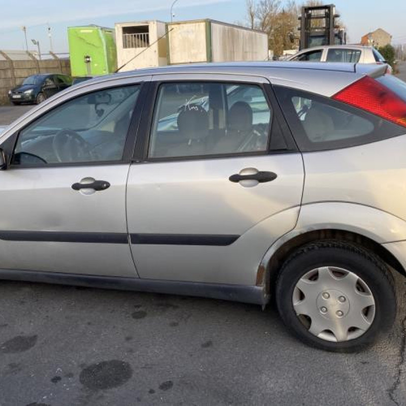 Vitre avant gauche FORD FOCUS 1 Photo n°10