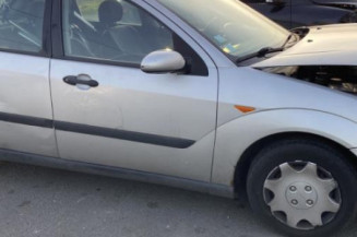 Vitre avant gauche FORD FOCUS 1