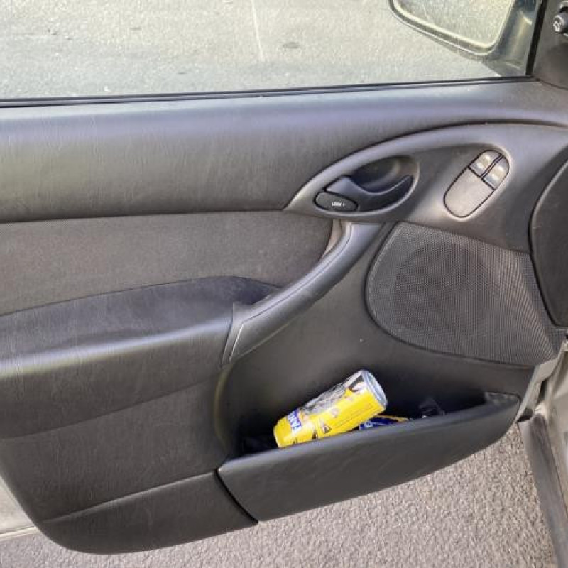 Vitre avant gauche FORD FOCUS 1 Photo n°13