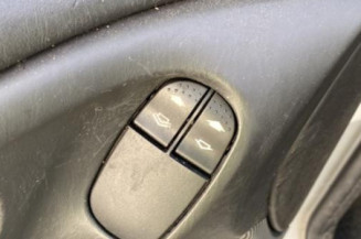 Vitre avant gauche FORD FOCUS 1