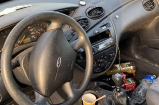 Vitre avant gauche FORD FOCUS 1