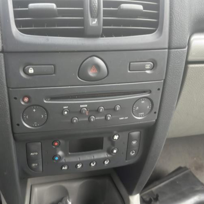 Vitre avant gauche RENAULT CLIO 2 Photo n°16