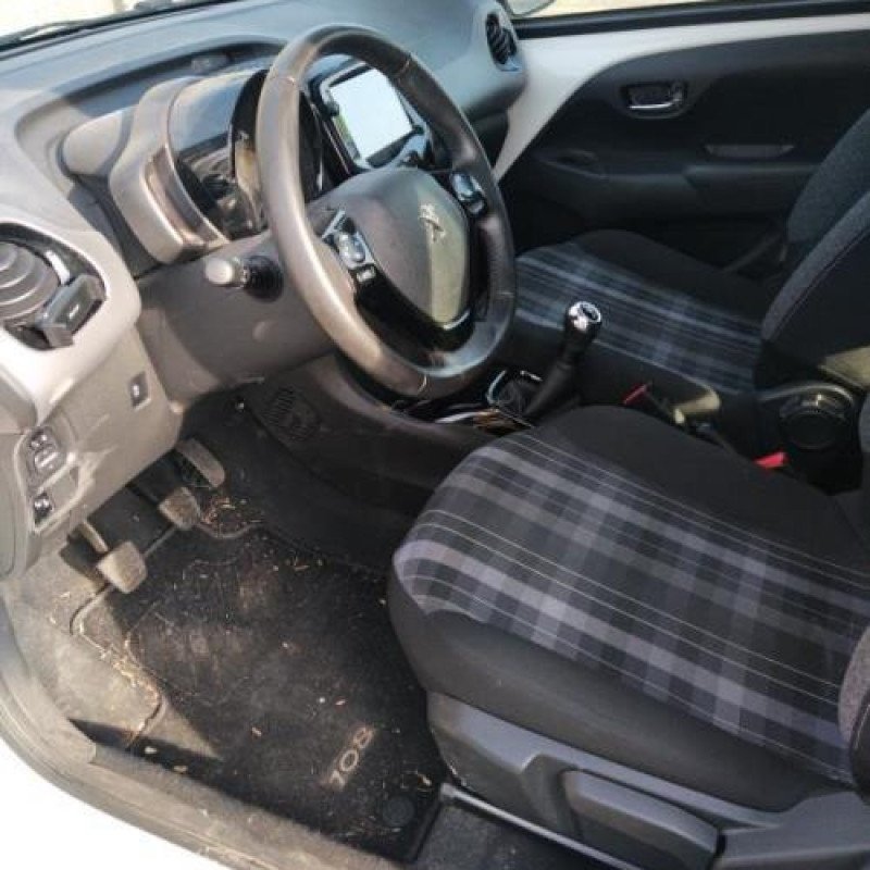 Pare choc arriere PEUGEOT 108 Photo n°13