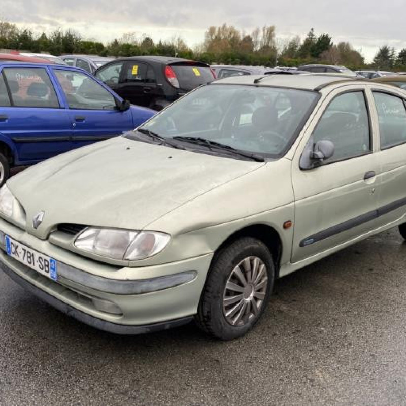 Repetiteur clignotant avant gauche (Feux) RENAULT MEGANE 1 Photo n°4
