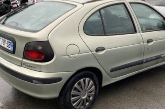 Repetiteur clignotant avant gauche (Feux) RENAULT MEGANE 1