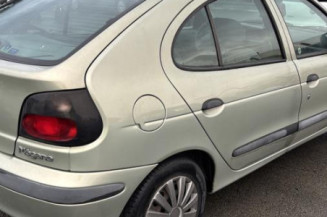 Repetiteur clignotant avant gauche (Feux) RENAULT MEGANE 1