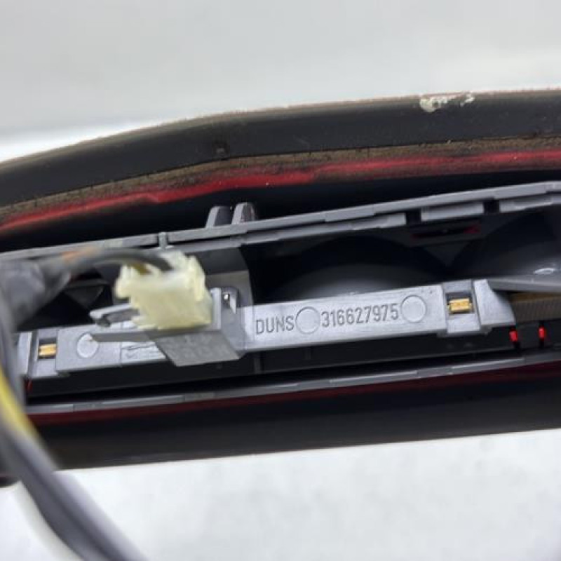 Feu arriere stop central OPEL CORSA D Photo n°5