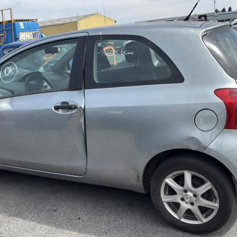 Feu arriere principal gauche (feux) TOYOTA YARIS 2 Photo n°10