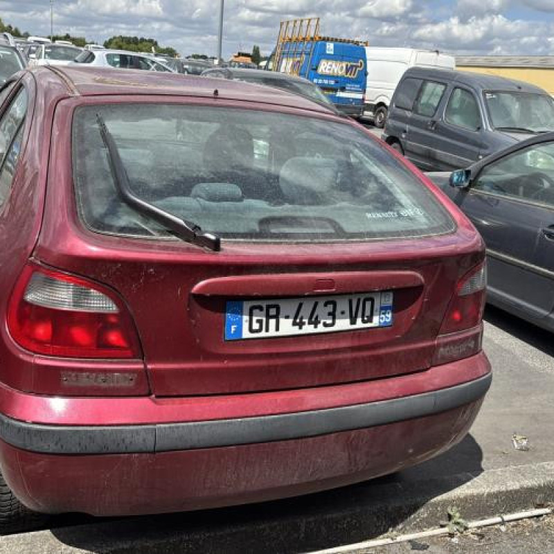 Anti brouillard droit (feux) RENAULT MEGANE 1 Photo n°8