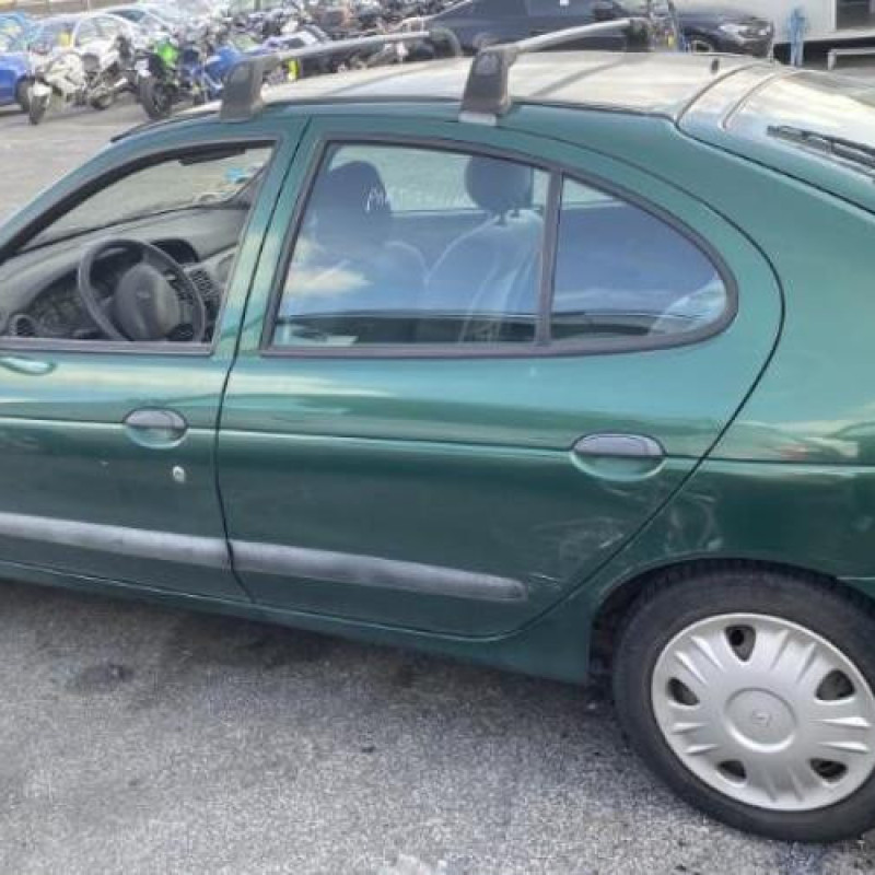 Aile avant gauche RENAULT MEGANE 1 Photo n°16