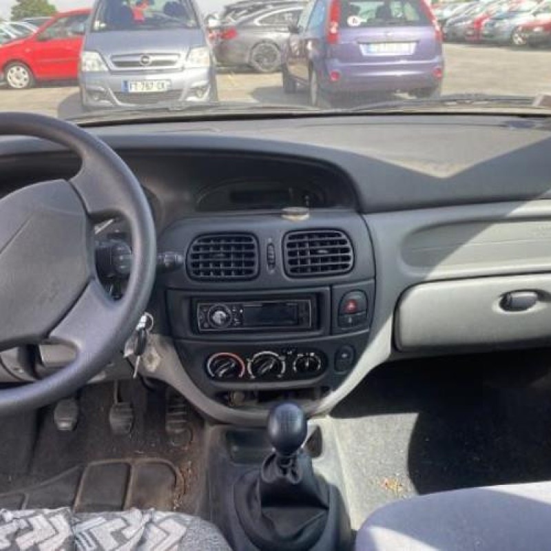 Aile avant gauche RENAULT MEGANE 1 Photo n°19